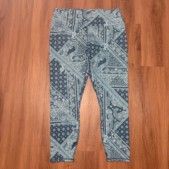 Fabletics High-waisted 7/8 Legging Blue Nova Bandana Tapioca‎ Sz L. - Picture 3 of 9